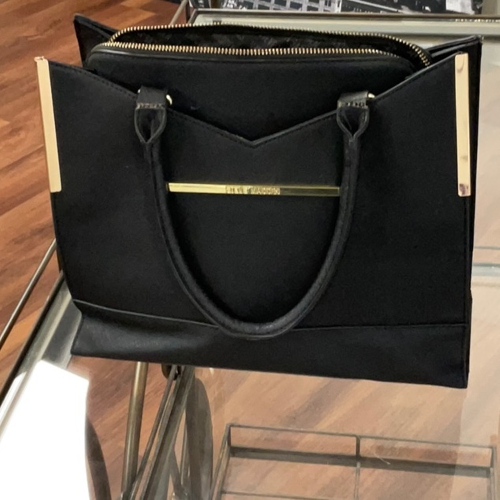 STEVE MADDEN 
Chic Black Handbag